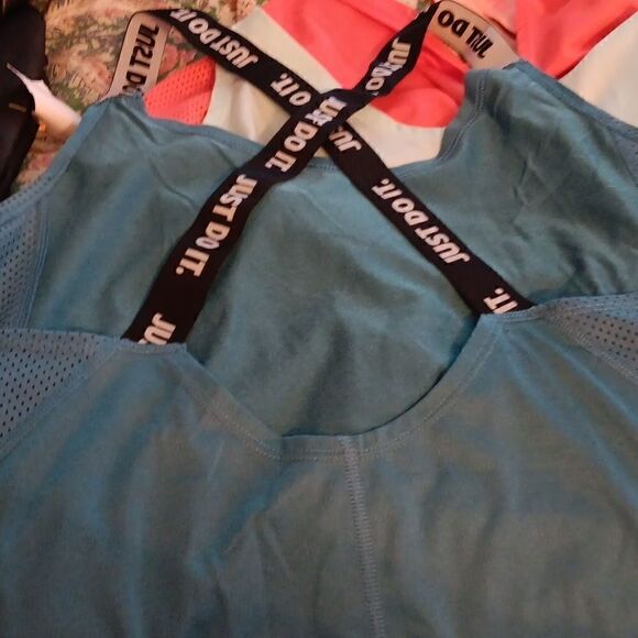 Nike   - Picture 5 of 5